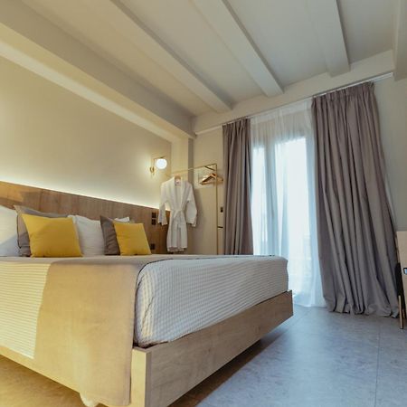 Metis Urbane Living Spaces Athena Bagian luar foto
