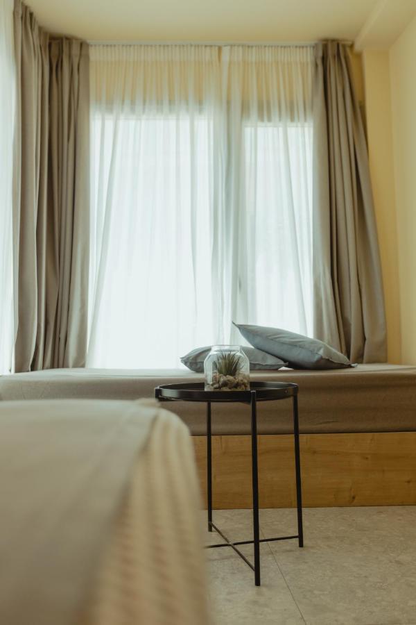 Metis Urbane Living Spaces Athena Bagian luar foto