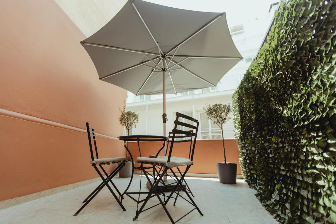 Metis Urbane Living Spaces Athena Bagian luar foto