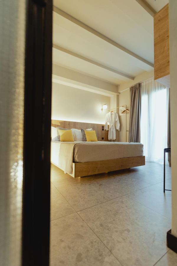Metis Urbane Living Spaces Athena Bagian luar foto